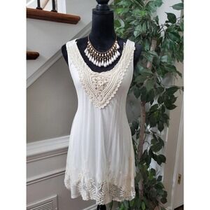 Pink Bouquet Womens White Lace Embroidered Rayon Round Neck Top Blouse Size M